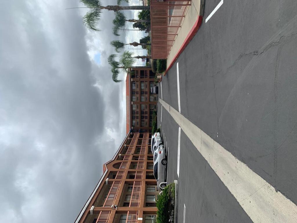 Grand Park Inn Baldwin Park Exteriér fotografie
